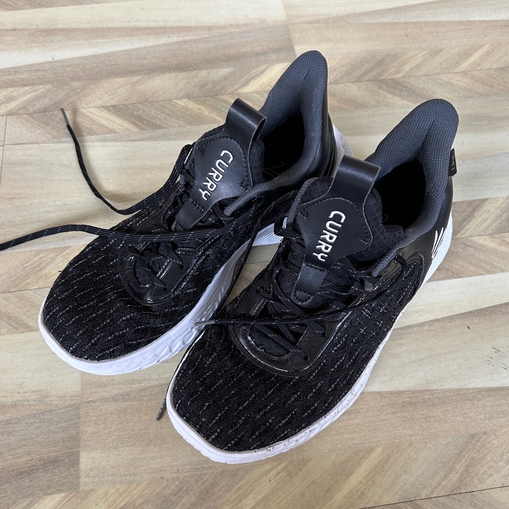 CURRY FLOW UNISEX BASKETBALL SHOES. Under Armour